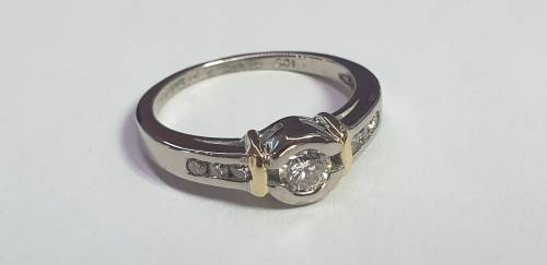 18ct white and yellow gold Diamond ring